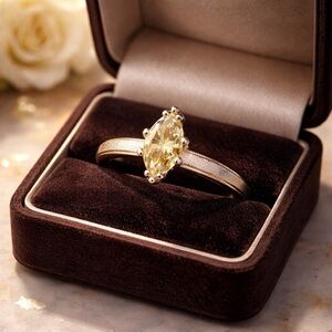 Women’s white gold solitaire ring